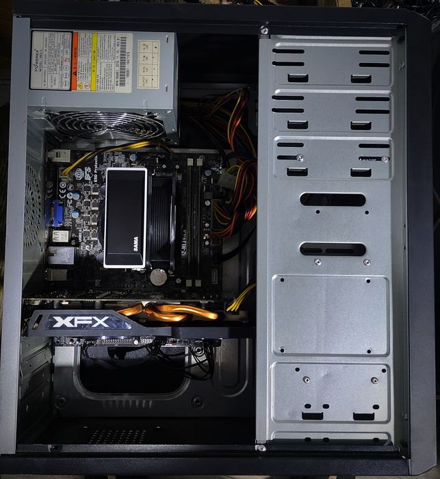 Игровой кейс I5/16Gb Rx570 8gb 
Материнская плата - H61
Процессор - In