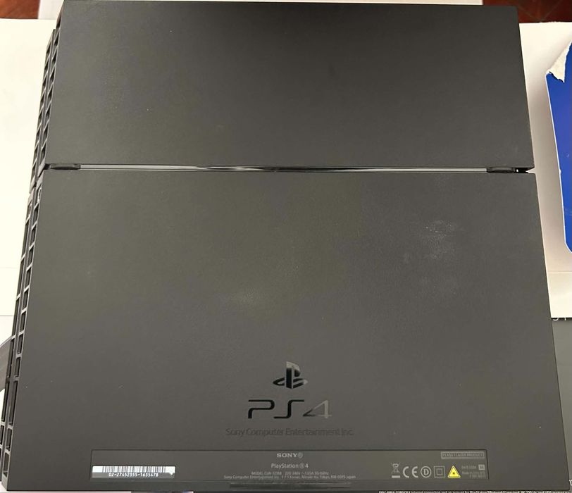 PlayStation4 + 2 Controllere + 8 jocuri