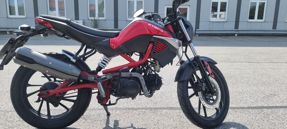 Vând moto kymco 125