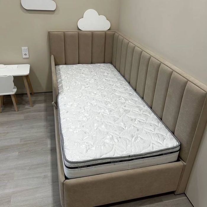 Мягкая угловая подростковая кровать