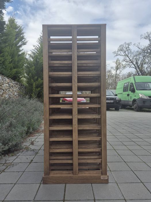 Cascading стелаж за вино.