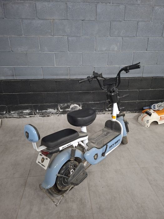 Скутер 2024 года.