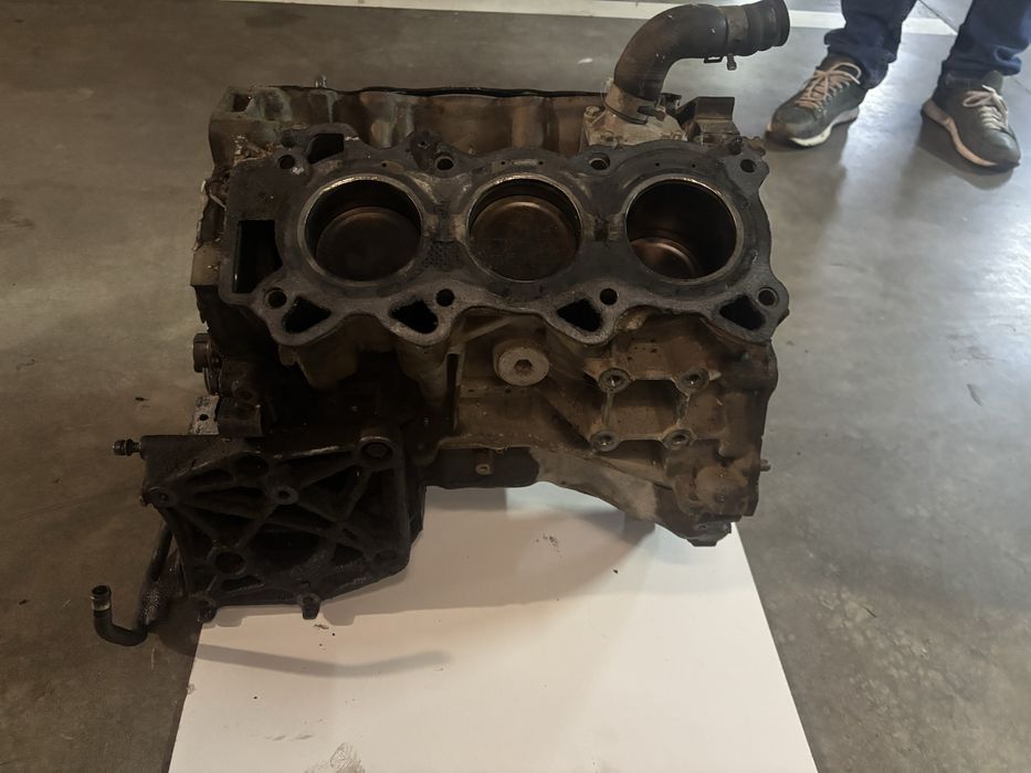 Блок двигателя vq20