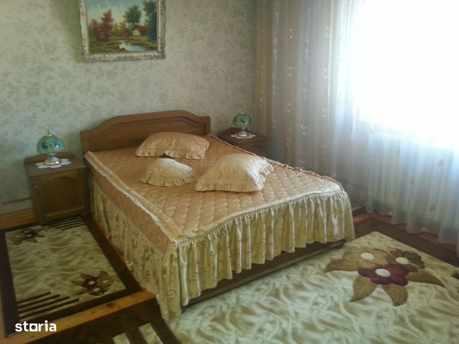 Casă cu 6 camere, garaj și mansardă utilă