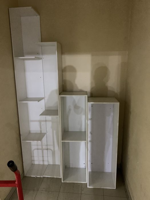 Полки для магазина из белого ламината