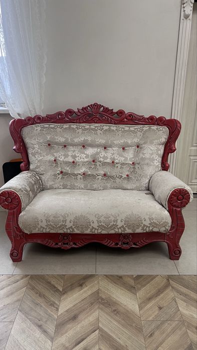 Диван в хорошем состоянии