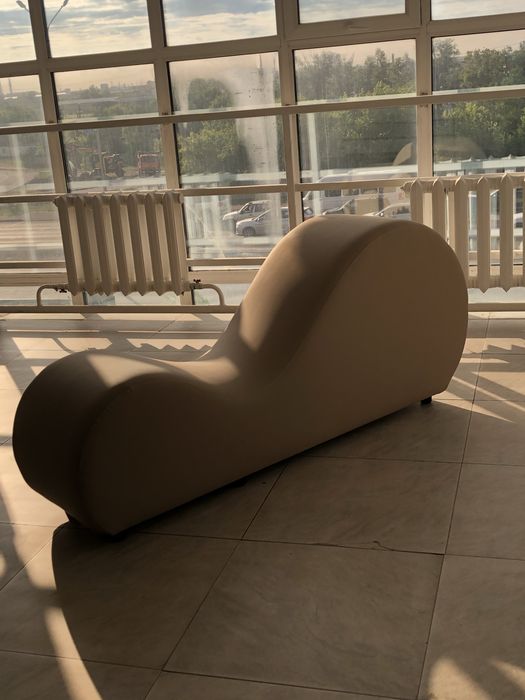 диван в оригинальном стиле