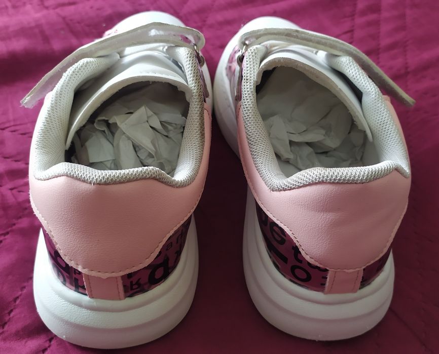 Детски изключително запазени кецове