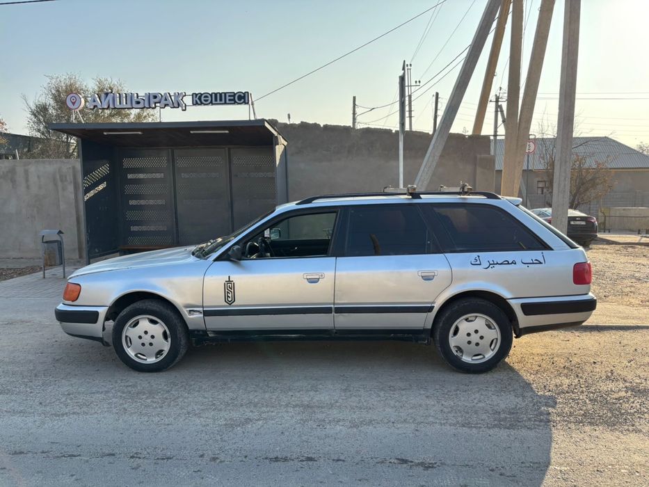 Ауди 100.