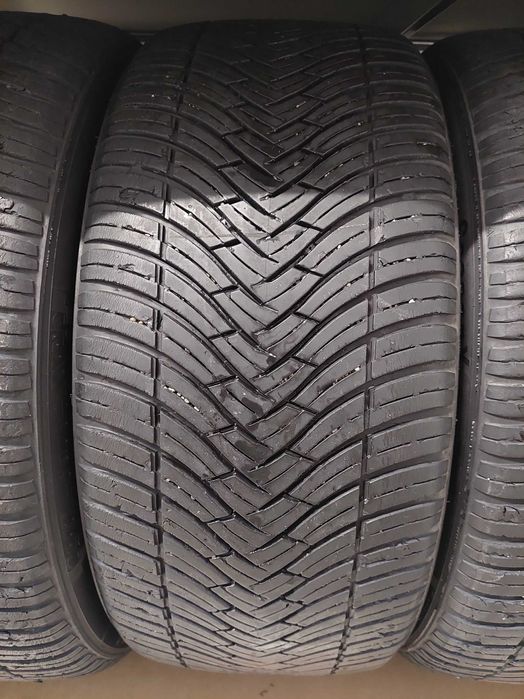 Гуми всесезонни 235/45 R18