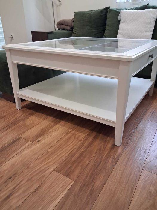 Холна  маса  бяла