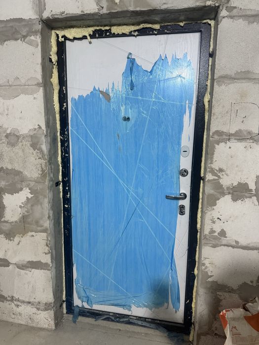 Вхадной дверь. Сыртқы есік