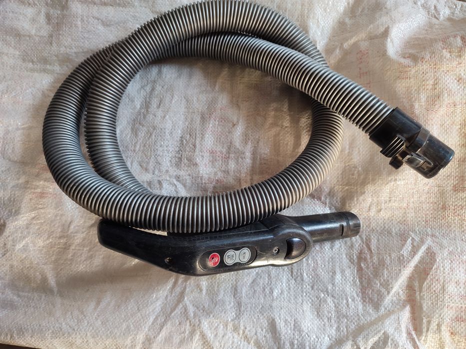 Продам шланги стиральной машины и пылесоса,щетки и насадки