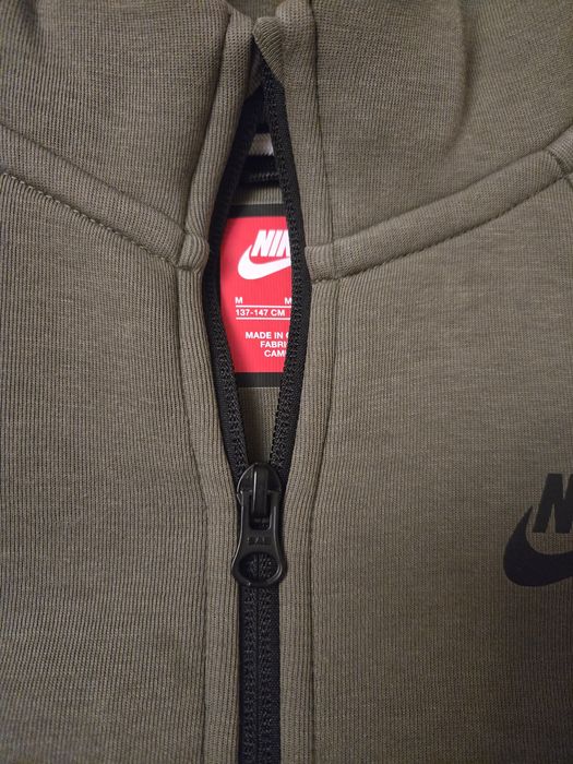 Суичър Nike Tech Fleece в юношески размер M, 137-147 см