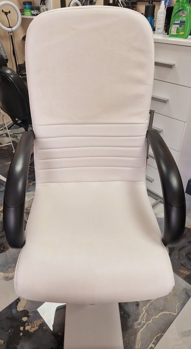 Бял стол за педикюр