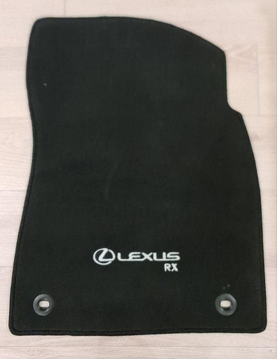 Продам новые оригинальные ворсовые коврики на Lexus RX300
