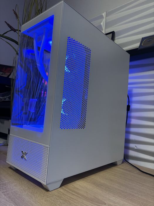 Бял геймърски компютър Ryzen 5800X/RX6950XT/Aio/16 Ram/512 ssd/1000W