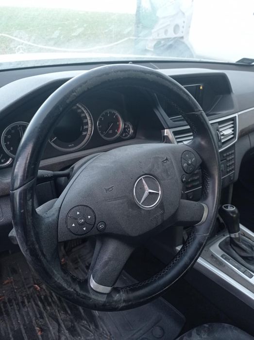 Mercedes E200 avariat