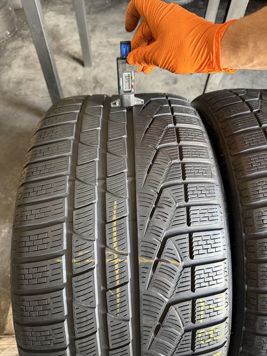 2 anvelope iarna 285/35/20 , Pirelli , 5.5-6 mm !