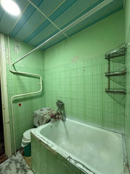 Мирабадский р-н Куйлюк массив 2 2/1/4 50м2 балкон 1.5х6 разделька