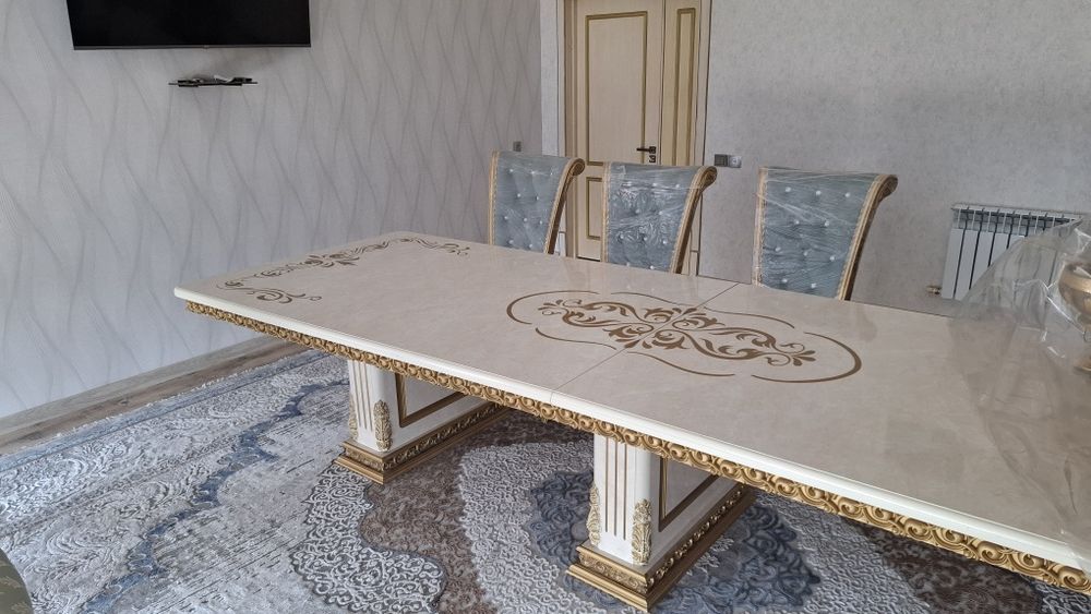 Ёнғоқ дарахтидан ясалган, янги стол стул.