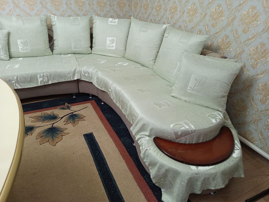 Диван в гостинную, угловой.