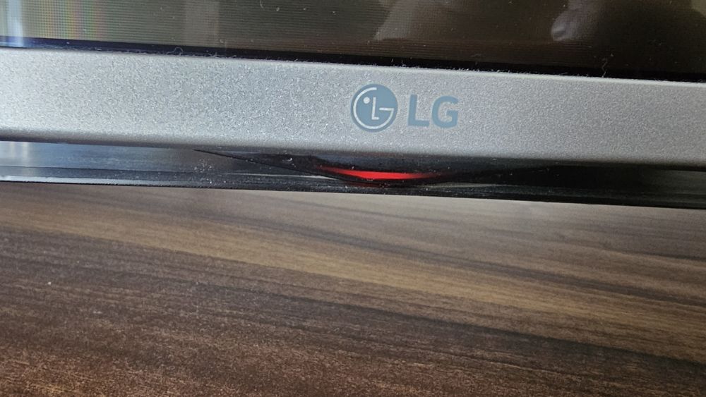 Телевизор LG (LED LCD)