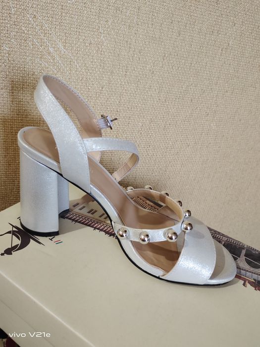 Босоножки женские