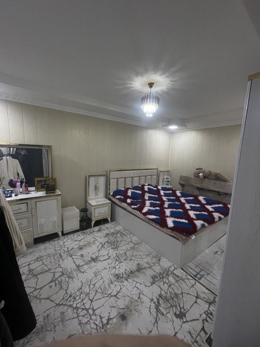 Ховли сотилади. Икки етажли. Хамма комуникация бо