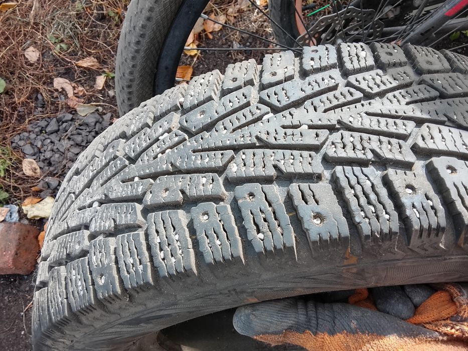 Продам 4 бу  зимних болона на 15