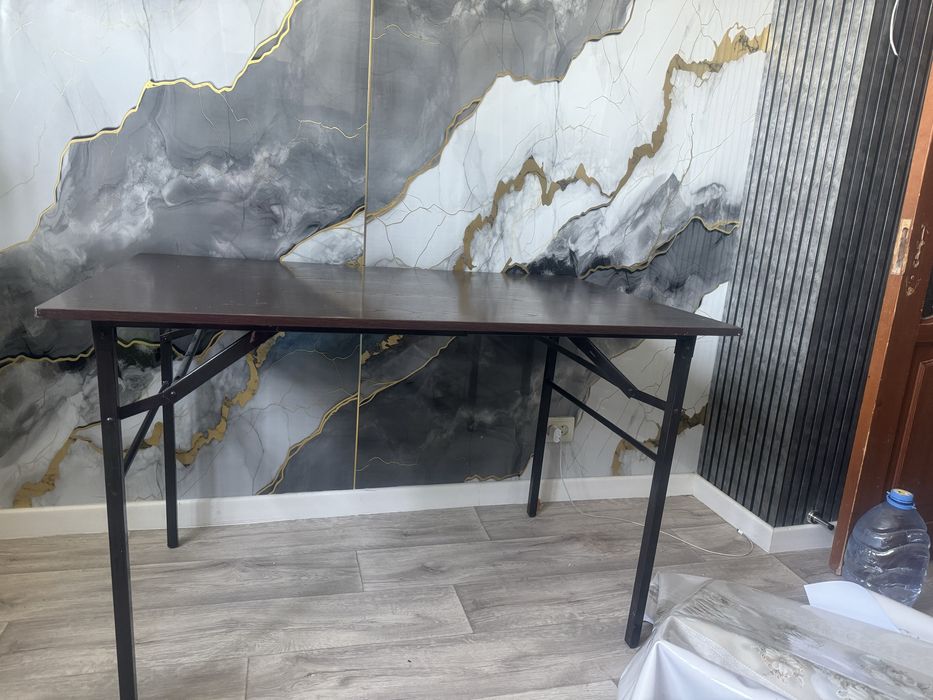 Продам стол на 120,80.Торг есть очень минимальны