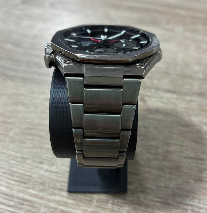 Часовник Casio edifice EQB-1100