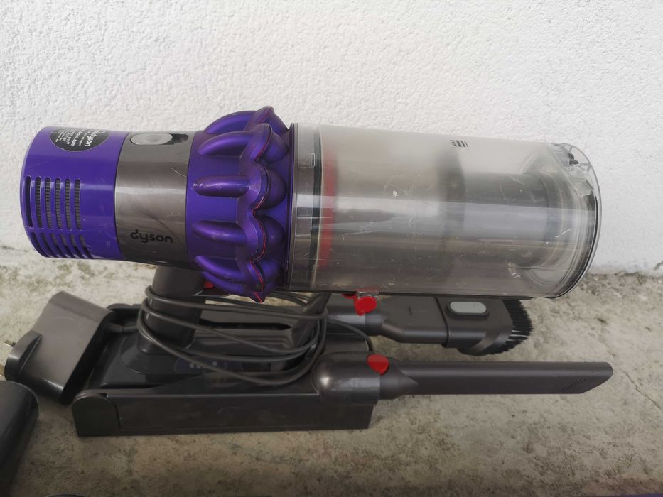 Прахосмукачка Dyson V10 на батерии