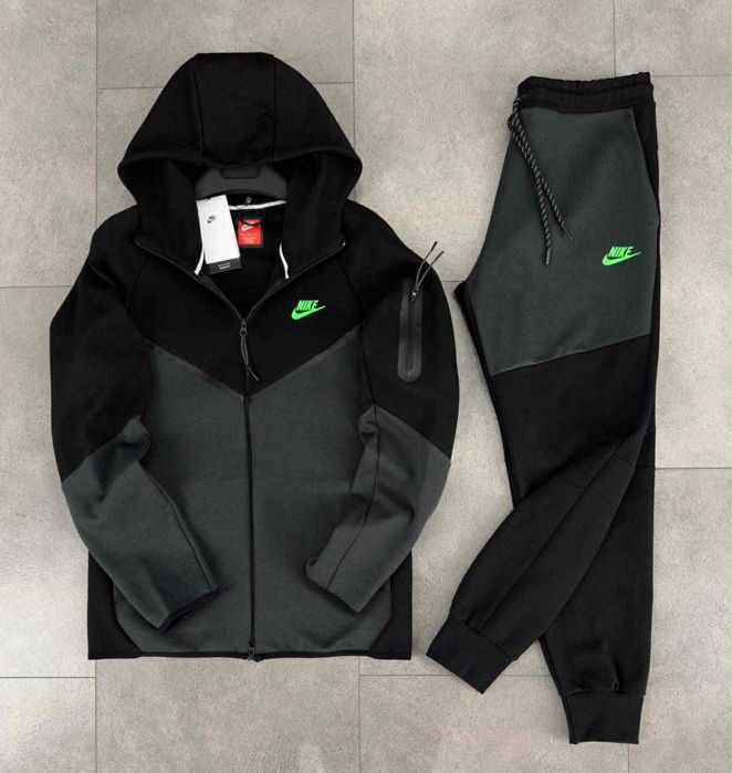 Nike Tech Fleece  Premium Stoc