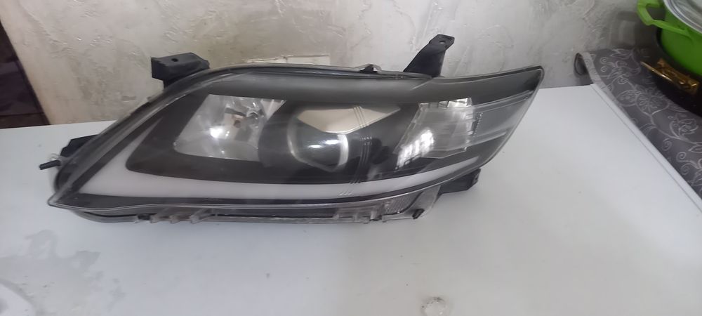 Срочно продам Фару тайота 45