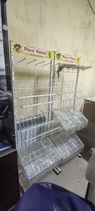 Полка, стеллаж для магазина.