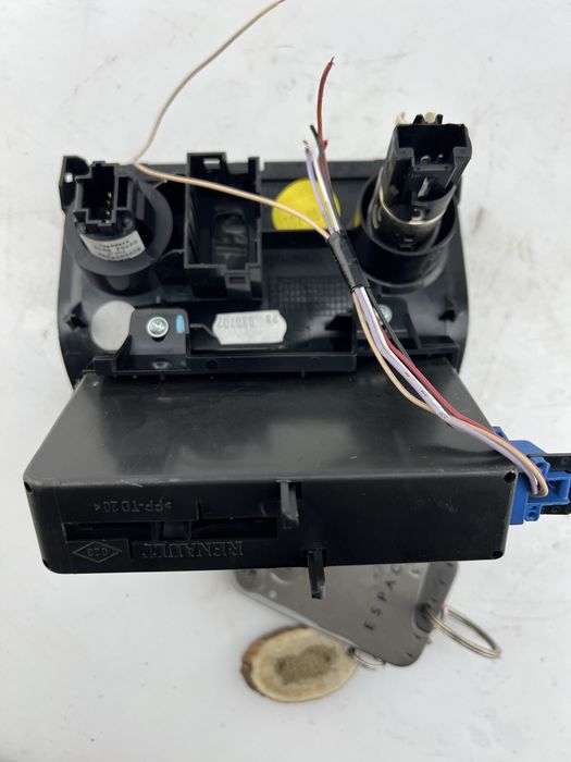 Renault Espace Mk 4 (2002-2014) modul de control electronic și cutie de siguranțe