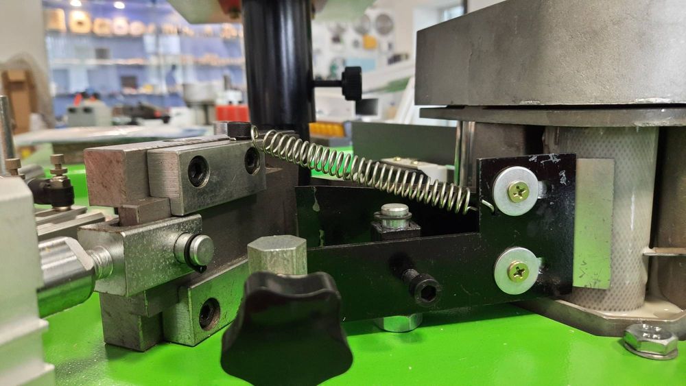 Кромкооблицовочный станок DELTAMACHINERY DM-112