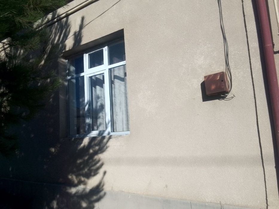 Коттедж сотилади. Угловой Жондор тумани марказида. 6 соток.