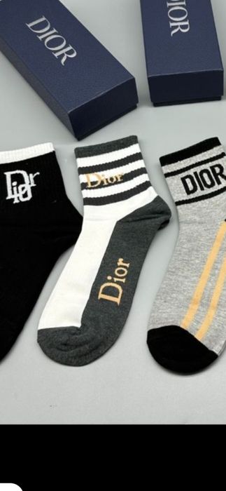 Șosete Christian Dior model 2026, prețul este ptr o pereche