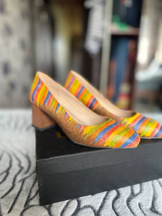 Продам женские туфли