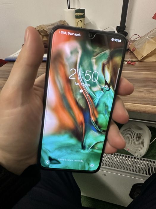 Samsung a40 arata foarte bine