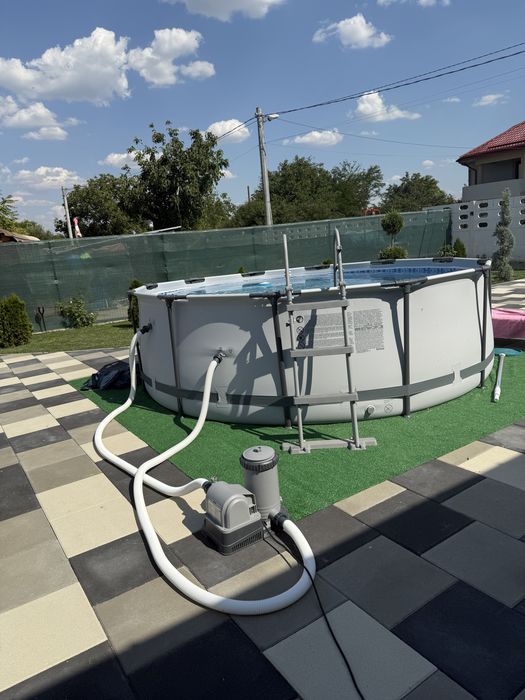 Piscina cu cadru metalic