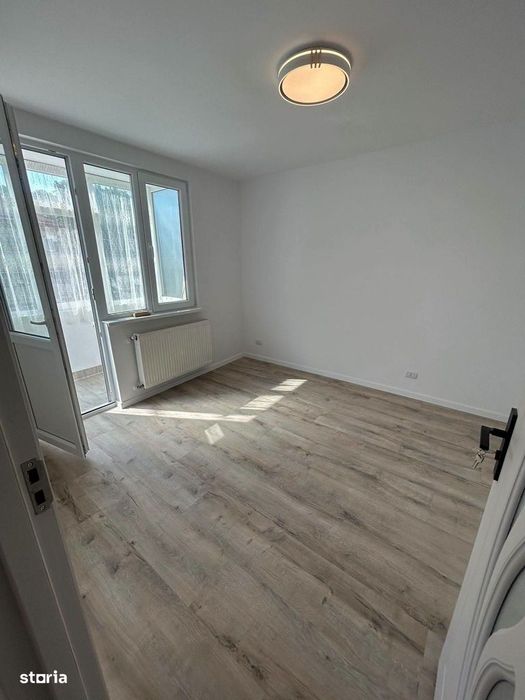 De vanzare apartament cu 2 camere, etajul 2, renovat, zona Roman Voda