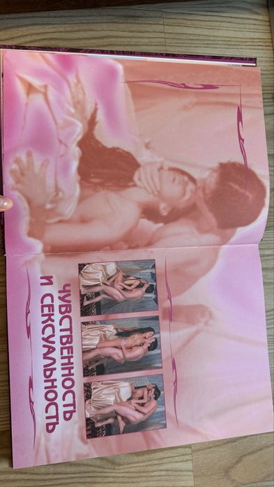 Carte Camasutra cu pozitii sexuale 18+ in limba rusa, este noua primita cadou