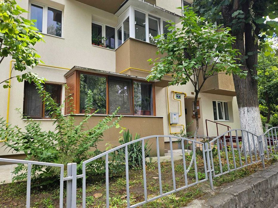 Vand spatiu comercial - apartament spatios