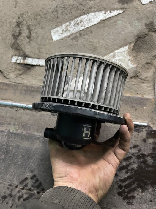 Продам вентилятор печки на субару.