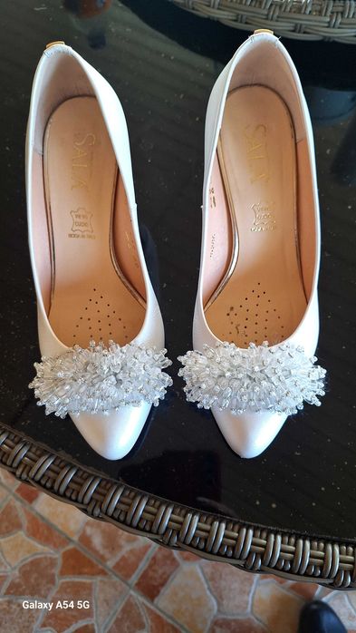 Rochie si pantofi de mireasa