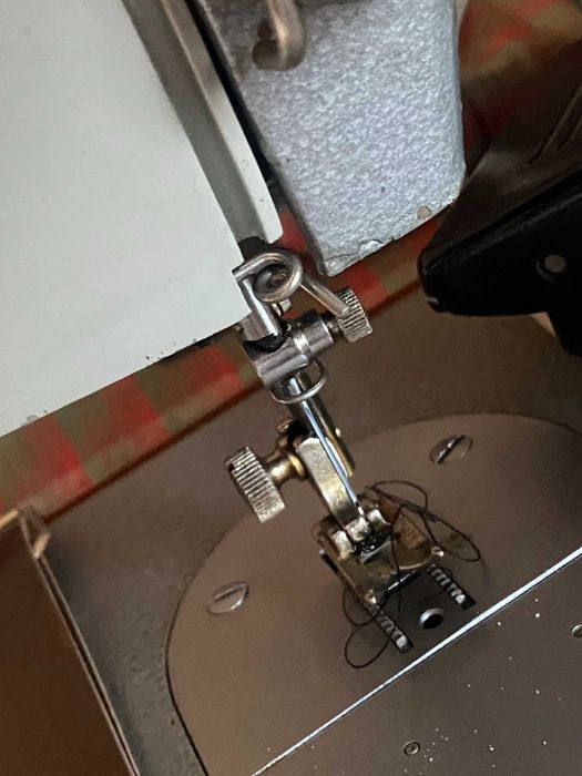 Masina de cusut YANKA portabila cu geanta