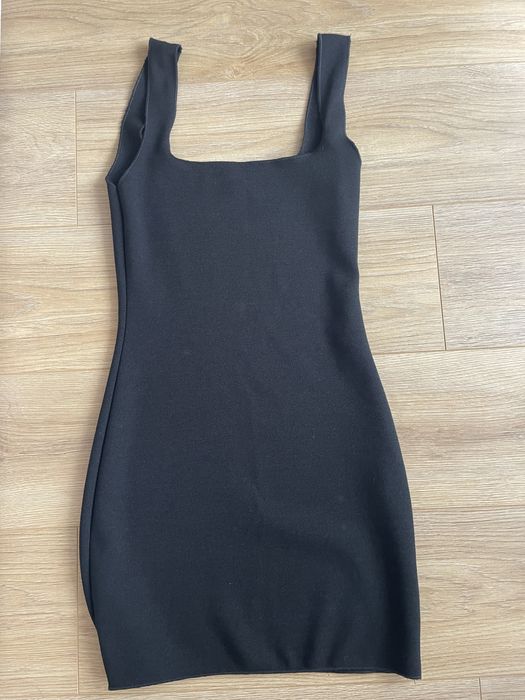 Zara малка черна рокля